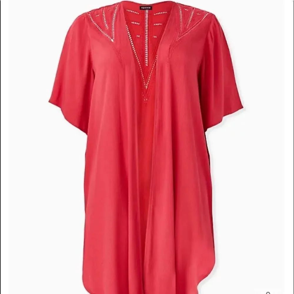 ✨Torrid Red Crinkled Gauze Crochet Inset
Longline Kimono✨